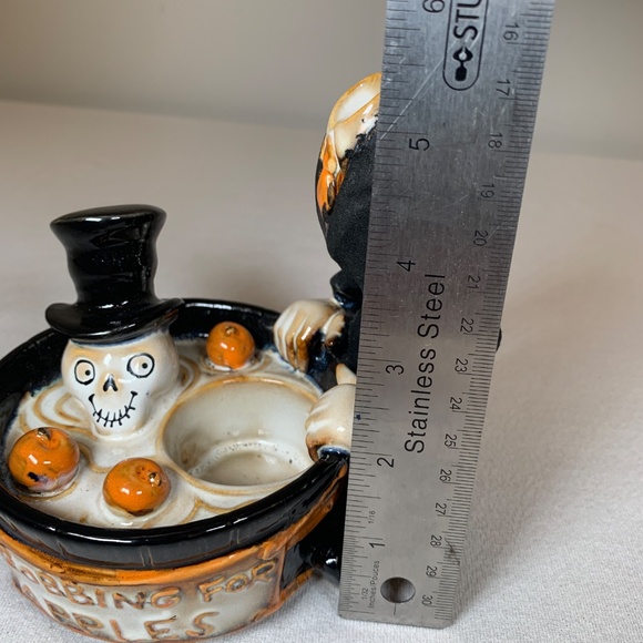 YANKEE Candle Halloween Tea Light holder Bobbing for Apples Ceramic - Picture 6 of 6